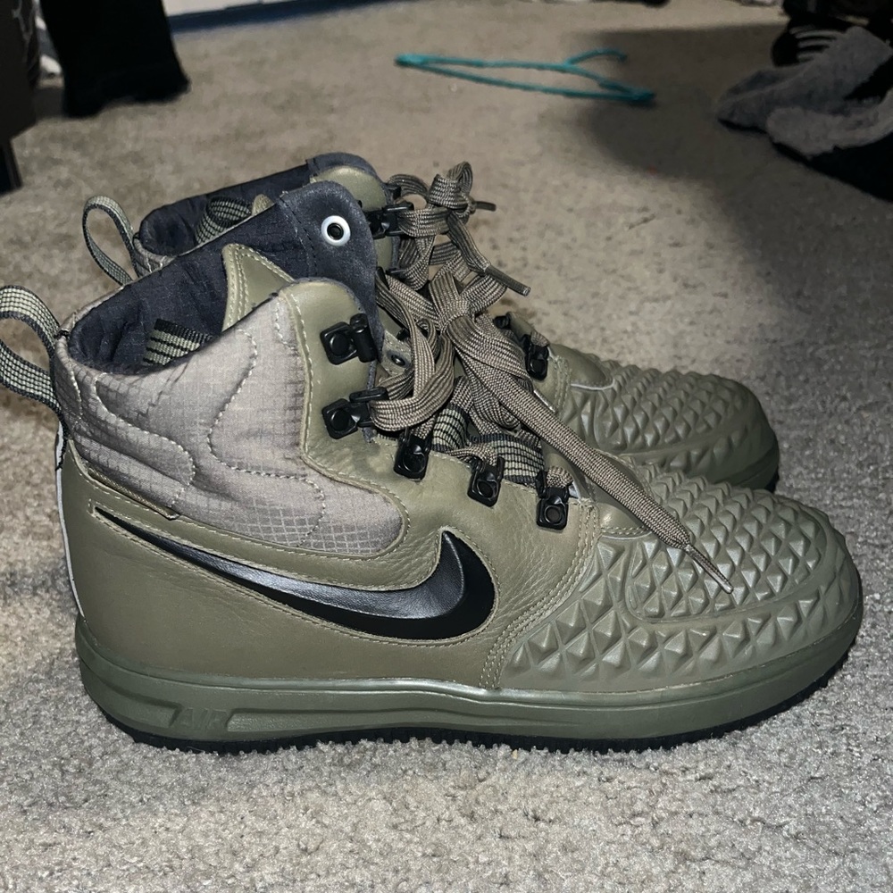 Nike Lunar Force 1 Duckboot
Winter BOOTS Shoes Olive
Green Size 7Y